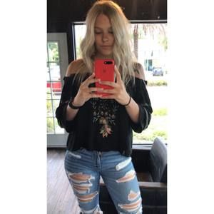 Meet your Posher, Alyssa